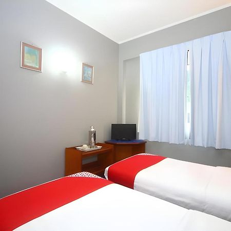 Super Oyo 1026 Hotel Lutana Сандакан Екстер'єр фото