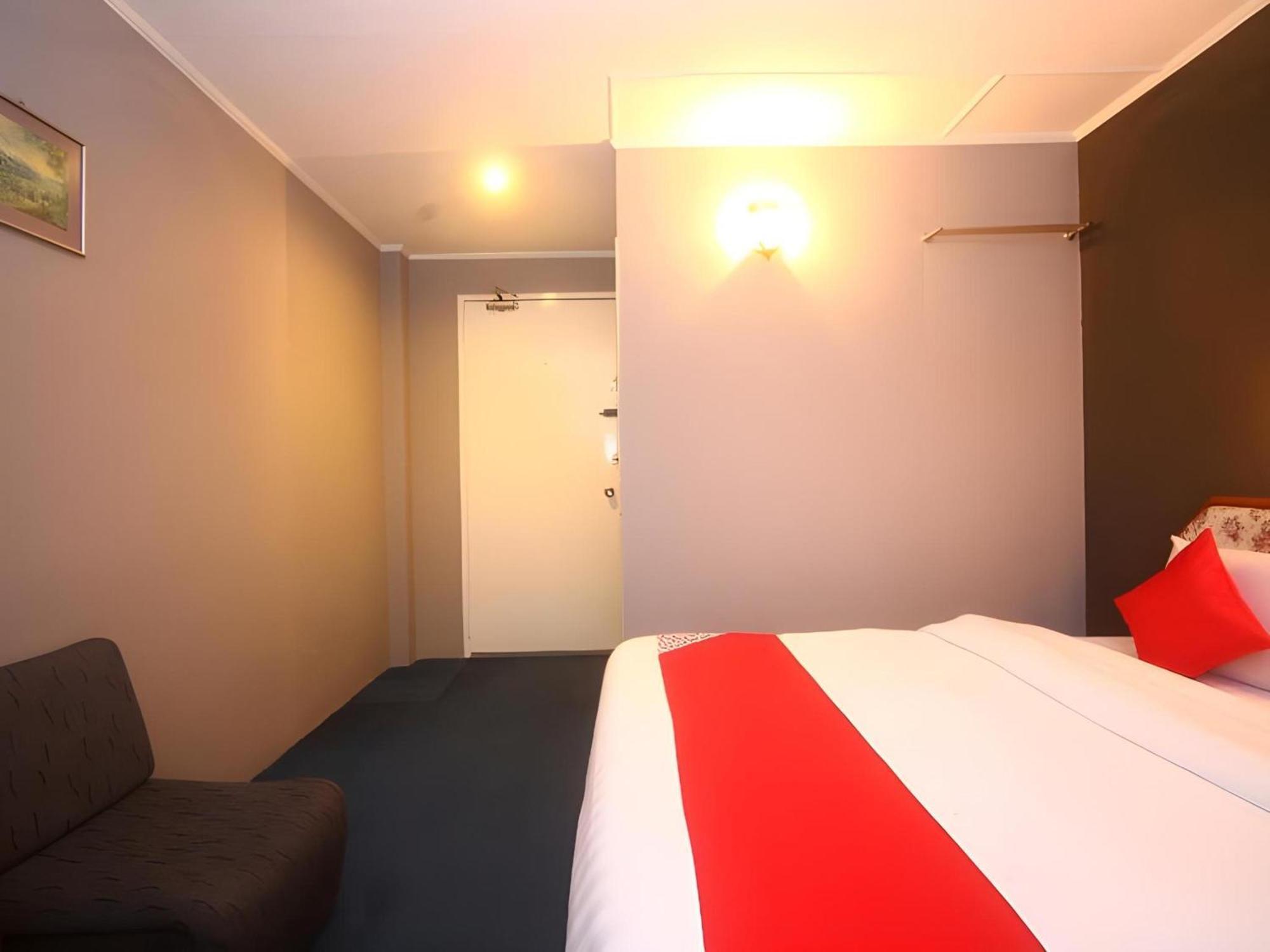 Super Oyo 1026 Hotel Lutana Сандакан Екстер'єр фото